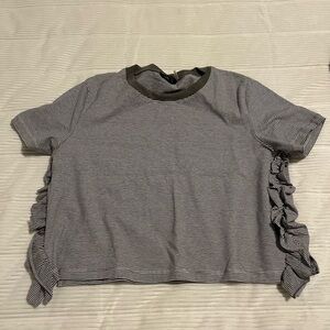 Cute striped crop shirt with ruffles 
Size S
Perfect condition